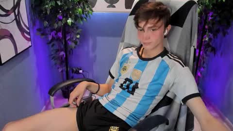 Snapshot of john_weasley chatting on September 12, 9:15 pm John online show from September 12, 9:15 pm