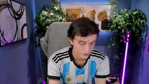 Snapshot of john_weasley chatting on October 16, 7:38 am John online show from October 16, 7:38 am