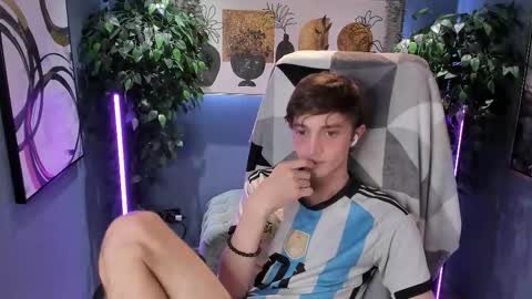 Snapshot of john_weasley chatting on September 20, 9:26 pm John online show from September 20, 9:26 pm