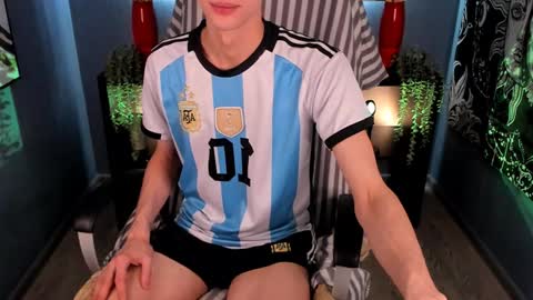 Snapshot of john_weasley chatting on January 14, 8:59 pm John online show from January 14, 8:59 pm