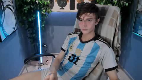 Snapshot of john_weasley chatting on September 14, 9:17 pm John online show from September 14, 9:17 pm