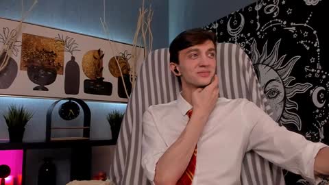 Snapshot of john_weasley chatting on January 8, 9:01 pm John online show from January 8, 9:01 pm