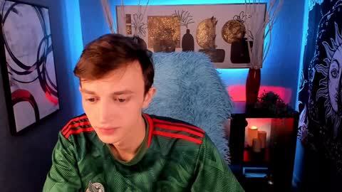 Snapshot of john_weasley chatting on December 4, 9:02 pm John online show from December 4, 9:02 pm