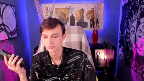 Snapshot of john_weasley chatting on January 4, 12:49 pm John online show from January 4, 12:49 pm