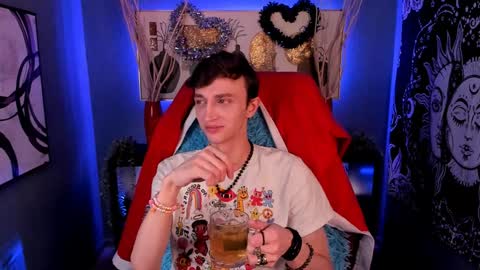 Snapshot of john_weasley chatting on December 10, 8:38 pm John online show from December 10, 8:38 pm