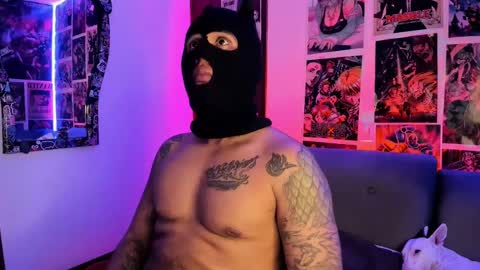 Snapshot of johncarrie chatting on September 17, 4:24 am John carrie    Independent  Help me reach my goal 100 likes and 10000 followers  online show from September 17, 4:24 am