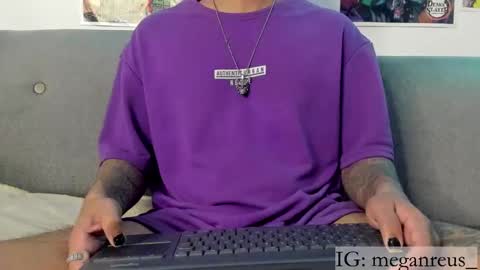 Snapshot of johncarrie chatting on March 9, 4:49 am John carrie    Independent  Help me reach my goal 100 likes and 10000 followers  online show from March 9, 4:49 am