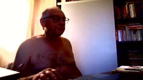 Snapshot of johnjohn6226623 chatting on January 16, 1:47 pm johnjohn6226 online show from January 16, 1:47 pm