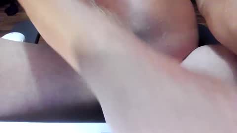 Snapshot of johnny972925 chatting on October 6, 9:47 am johnny972925 online show from October 6, 9:47 am