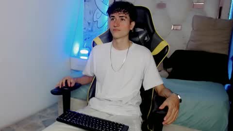 johnny_cagee online show from December 14, 4:08 am