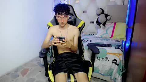 johnny_cagee online show from November 21, 6:45 am