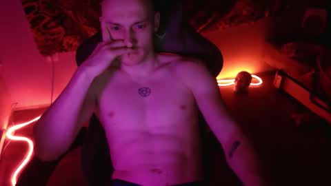 Johnny online show from November 11, 6:24 pm