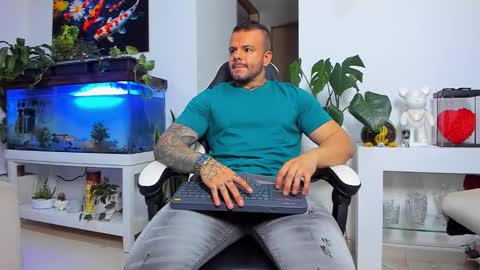 JOHNNY online show from November 2, 2:05 am