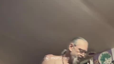 johnnyshung1 online show from January 1, 9:28 am