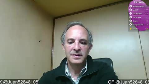 Snapshot of johnq_23 chatting on December 3, 3:55 pm John online show from December 3, 3:55 pm