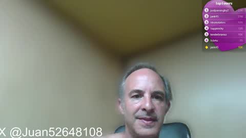 Snapshot of johnq_23 chatting on December 17, 4:43 pm John online show from December 17, 4:43 pm