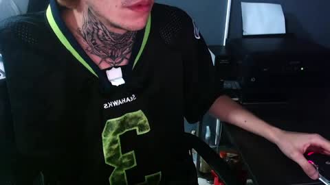 johnsonisaac94  online show from December 5, 6:43 am