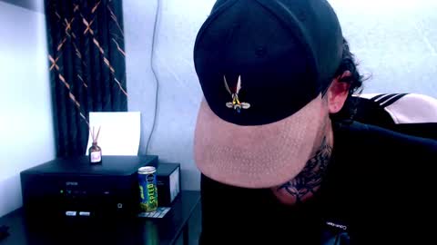 johnsonisaac94  online show from February 19, 4:44 am