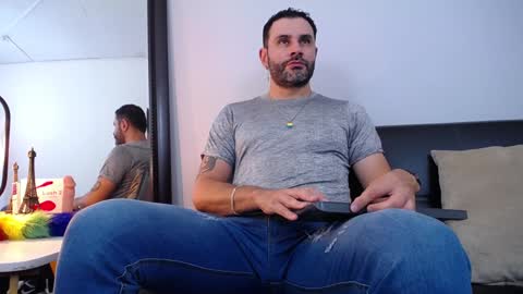  JONAS BEARD  online show from December 4, 8:29 pm