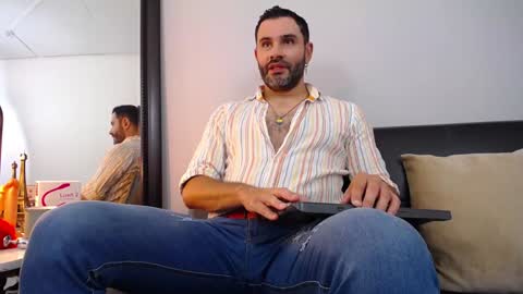  JONAS BEARD  online show from December 3, 7:55 pm