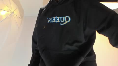 JordanParis online show from December 17, 6:02 am