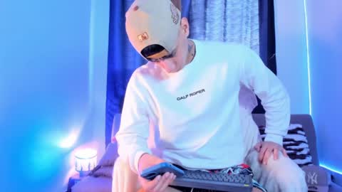 Josep online show from February 8, 9:46 pm