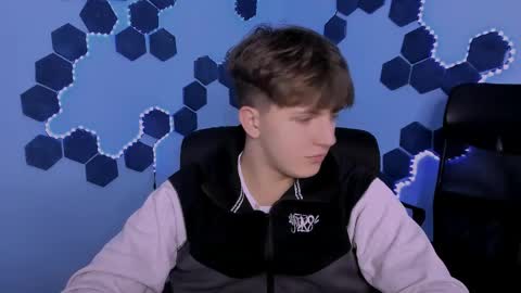 joseph_bear_ online show from April 17, 8:50 am