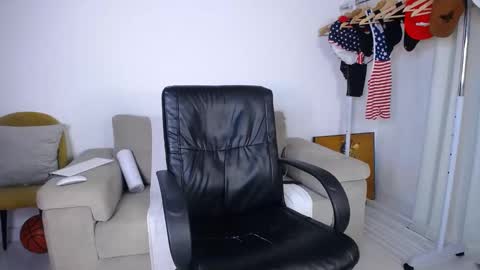 josezaens_ online show from November 5, 10:01 pm