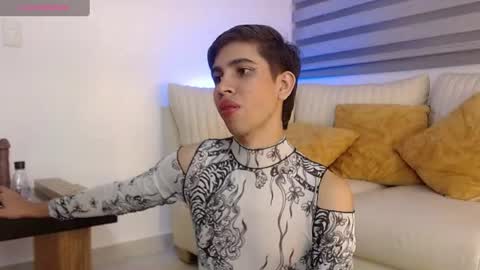 joshua_saenz_ online show from July 4, 3:42 am