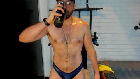 Snapshot of joshualyon chatting on February 3, 8:35 pm      Joshua The Lion  online show from February 3, 8:35 pm