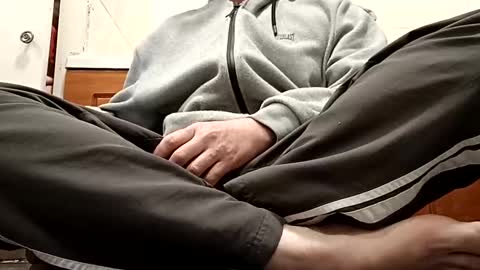 Snapshot of joy8motion chatting on December 8, 4:50 pm Willy Wild online show from December 8, 4:50 pm