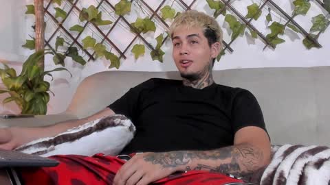 juan_alvarez18 online show from February 4, 6:14 am