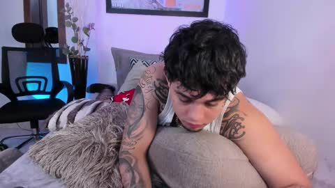 juan_alvarez18 online show from October 1, 1:20 am