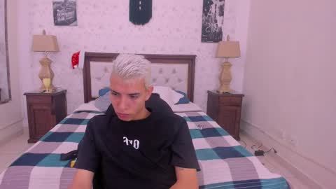 J U A N   L O V E R S online show from December 6, 12:38 pm