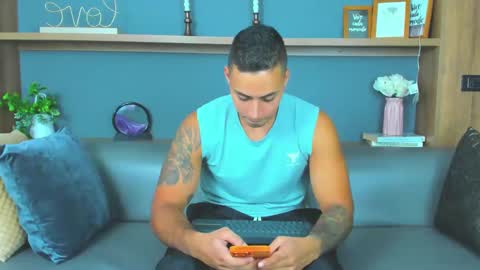 Snapshot of juan_muscle chatting on February 8, 12:28 am juan_muscle online show from February 8, 12:28 am