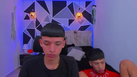 Snapshot of juan_nd_steven chatting on October 28, 4:48 am JuanSteven online show from October 28, 4:48 am