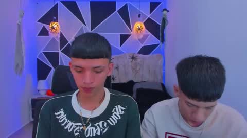 Snapshot of juan_nd_steven chatting on October 25, 4:47 am JuanSteven online show from October 25, 4:47 am