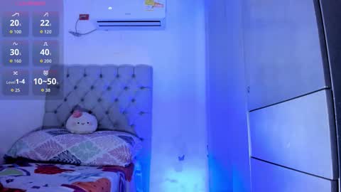 independent model online show from November 10, 5:51 pm