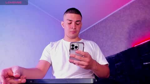 Juan David online show from February 15, 1:05 pm