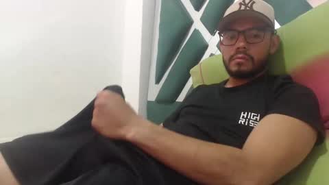 Snapshot of juanfe_style chatting on October 18, 2:33 pm juanfe_style online show from October 18, 2:33 pm