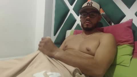 Snapshot of juanfe_style chatting on October 8, 2:38 am juanfe_style online show from October 8, 2:38 am