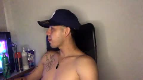 juannvalencia11 online show from August 2, 6:12 am