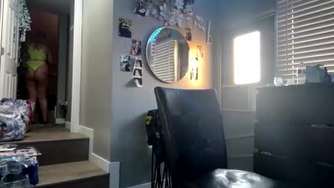 Juiccy online show from October 25, 2:08 pm