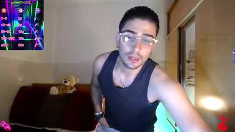 Snapshot of julian1225_ chatting on February 11, 11:22 pm Julian online show from February 11, 11:22 pm