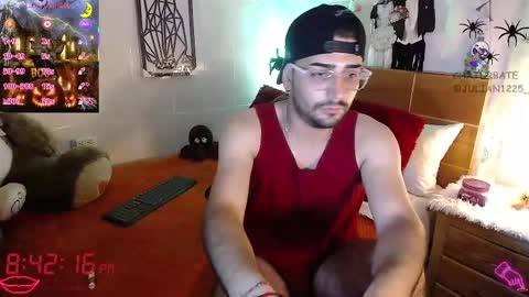 Snapshot of julian1225_ chatting on October 23, 1:42 am Julian online show from October 23, 1:42 am