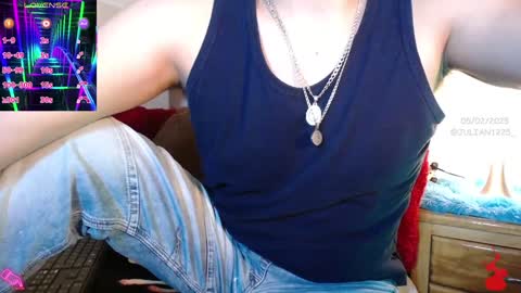 Snapshot of julian1225_ chatting on February 5, 6:15 pm Julian online show from February 5, 6:15 pm