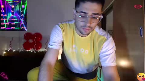 Snapshot of julian1225_ chatting on February 19, 1:51 am Julian online show from February 19, 1:51 am