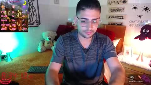 Snapshot of julian1225_ chatting on October 14, 1:34 am Julian online show from October 14, 1:34 am