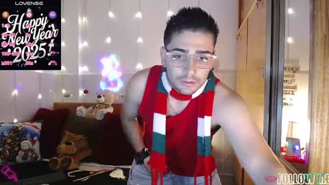 Snapshot of julian1225_ chatting on January 4, 12:37 am Julian online show from January 4, 12:37 am