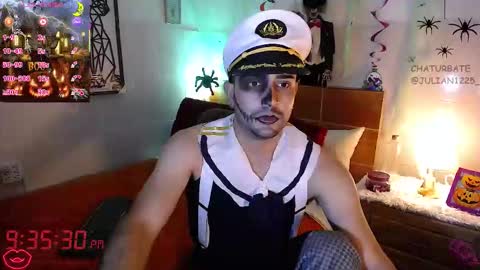 Snapshot of julian1225_ chatting on October 31, 2:35 am Julian online show from October 31, 2:35 am